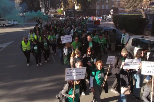 Manifestación de docentes en València durante la huelga del 31 de marzo de 2026.