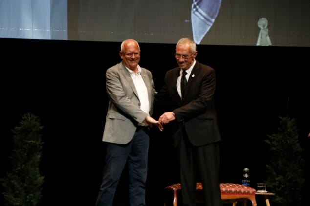 Paco Arnau ya es oficialmente Hijo Predilecto de Dénia: el reconocimiento a una vida volcada en la fiesta 47 acto de homenaje a paco arnau hijo predilecto de denia 41