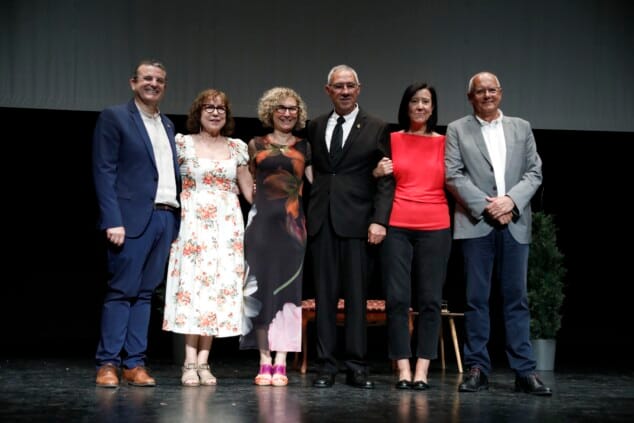 Paco Arnau ya es oficialmente Hijo Predilecto de Dénia: el reconocimiento a una vida volcada en la fiesta 69 acto de homenaje a paco arnau hijo predilecto de denia 63