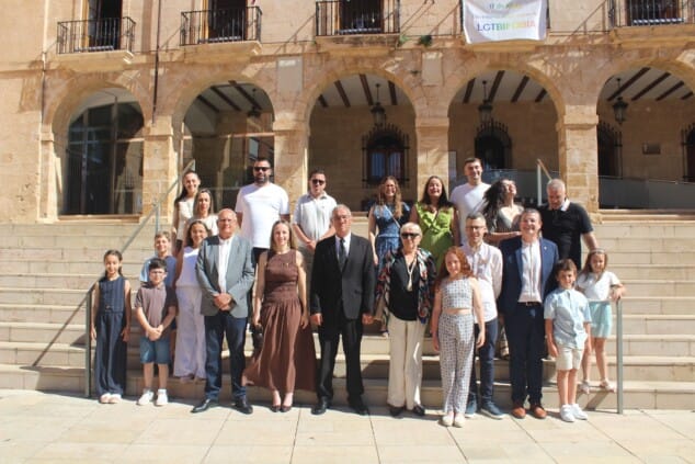 Paco Arnau ya es oficialmente Hijo Predilecto de Dénia: el reconocimiento a una vida volcada en la fiesta 85 acto de homenaje a paco arnau hijo predilecto de denia 79