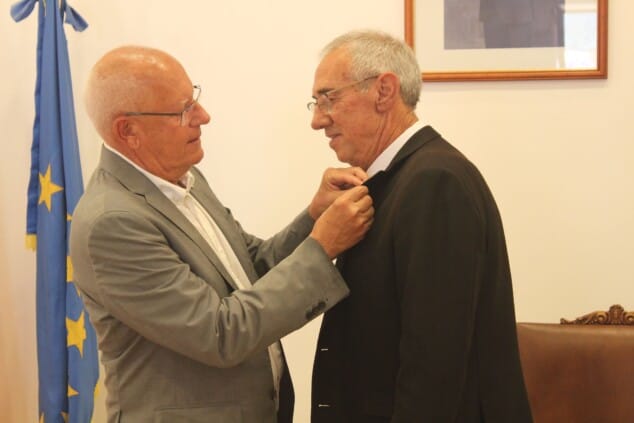 Paco Arnau ya es oficialmente Hijo Predilecto de Dénia: el reconocimiento a una vida volcada en la fiesta 91 acto de homenaje a paco arnau hijo predilecto de denia 85