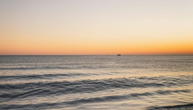 Ni ruidos ni tráfico: el rincón de Dénia donde ver un atardecer de película y resetear la mente 3 atardecer de pelicula en la playa de les marines en denia para desconectar