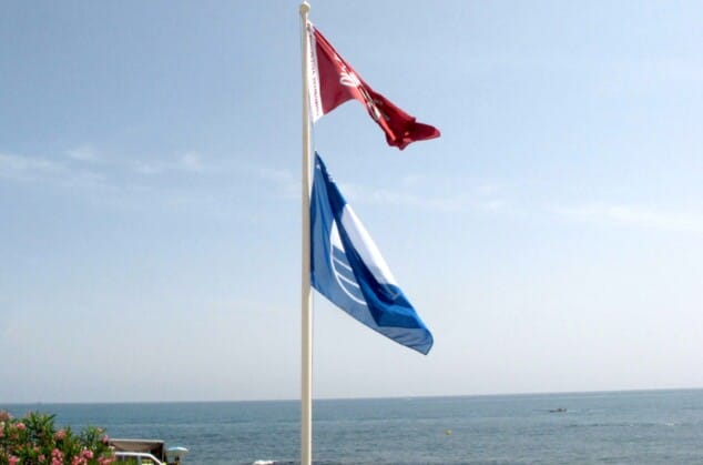 bandera azul del final de les rotes de denia