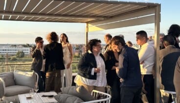 Celebración entre amigos y profesionales en la inauguración del ático
