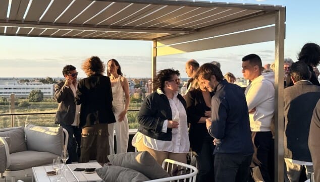 celebracion entre amigos y profesionales en la inauguracion del atico
