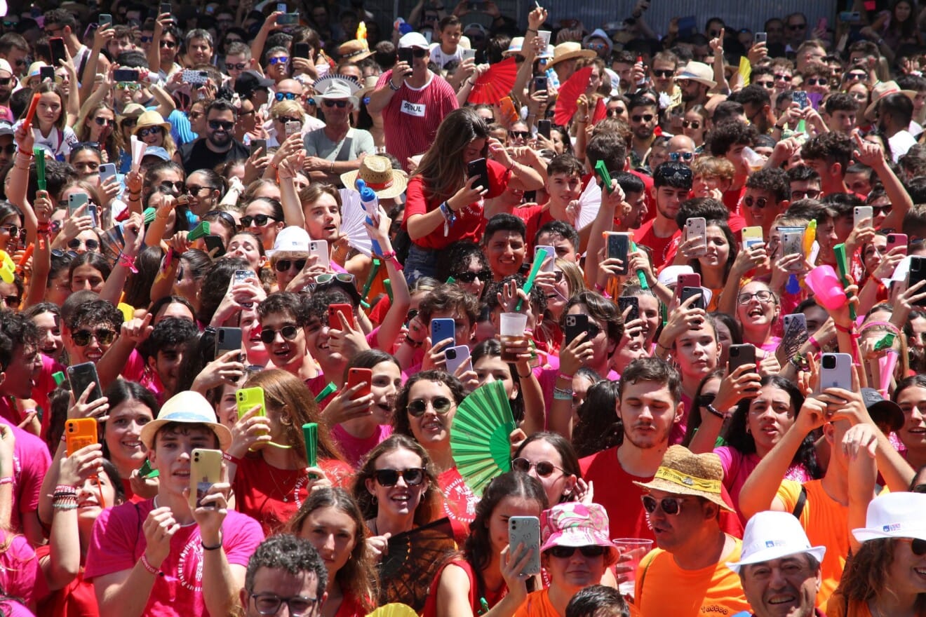 Chupinazo lleno en las Fiestas de Dénia