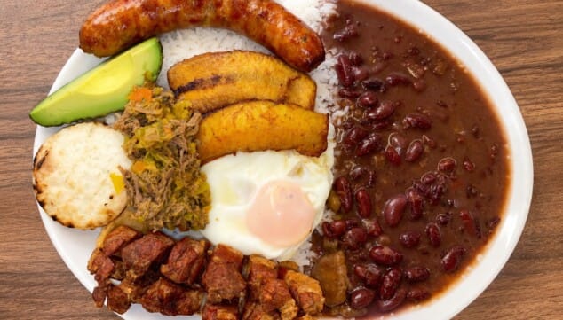 La gastronomía colombiana que no puedes ignorar llega a Dénia 2 Imagen: Degusta una bandeja paisa en Mi Pueblito en Dénia