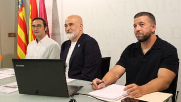 El concejal de Seguridad Ciudadana de Dénia, Javier Scotto, presneta el nuevo plan de servicios de BusDénia