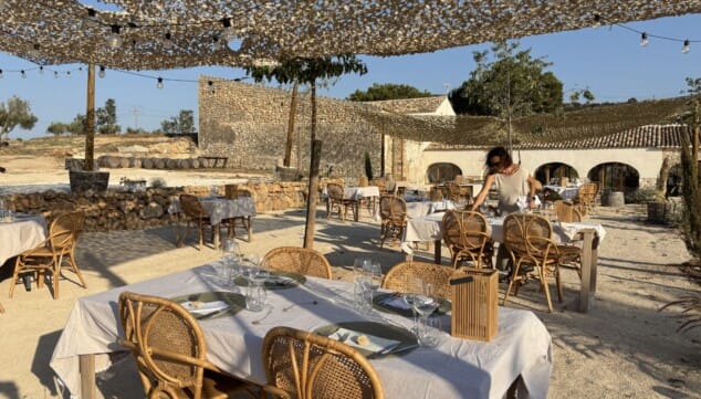 Entre viñedos y con música en directo: la cena con ópera que cambiará las reglas este verano 6 Imagen: Escenario abierto entre viñas para noches de verano