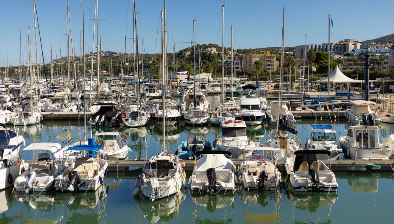 Espectaculares vistas panorámicas del puerto de Denia y el Castillo