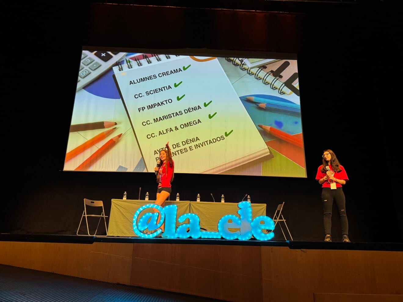Estudiantes de la EJE Dénia encargados de la conducción y dinamización de la jornada