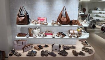 Exposición de zapatos de diseño nacional en el centro de la Marina Alta
