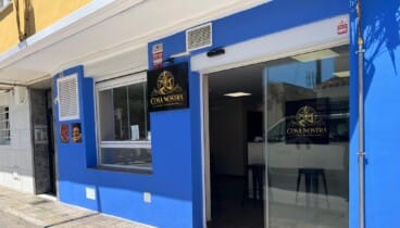 Fachada de Cosa Nostra pizzería y hamburguesería en Dénia