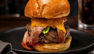 Hamburguesa Black Angus artesanal en Cosa Nostra Dénia