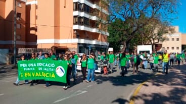 huelga docente en la marina alta el 11 de mayo en una concentracion en denia