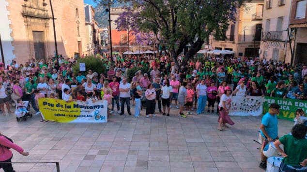 la comunidad educativa de la marina alta toma denia por la educacion publica y en apoyo a la huelga docente