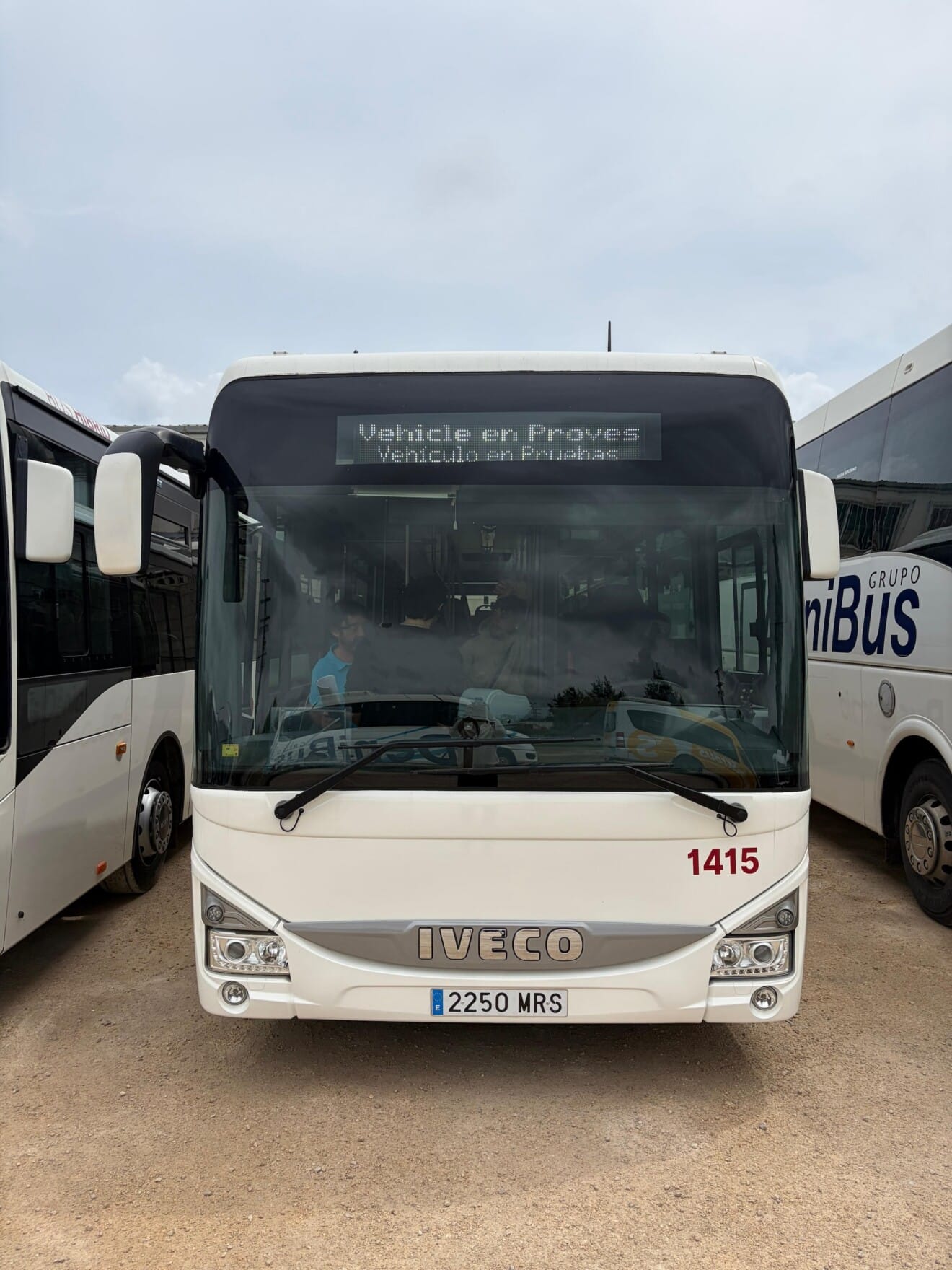 Los vehículos de la nueva flota de Dénia ya realizan ensayos técnicos rotulados con el aviso de «vehículo en pruebas»