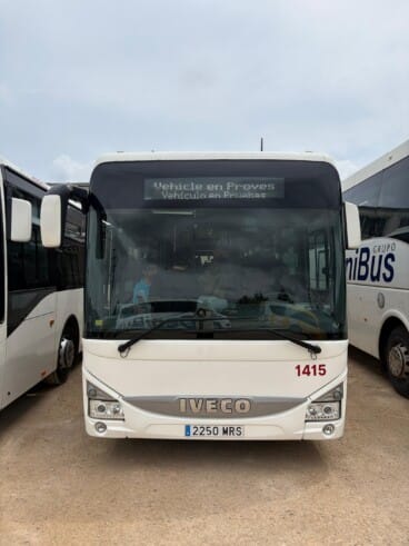 Los vehículos de la nueva flota de Dénia ya realizan ensayos técnicos rotulados con el aviso de «vehículo en pruebas»