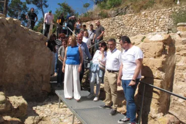 Pilar Bernabé visita el Castell de Dénia tras la rehabilitación