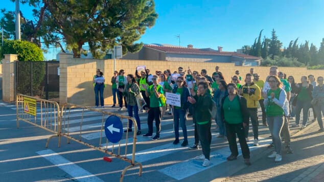 piquete informativo de docentes de la marina alta en el ies xebic de ondara el 13 de mayo
