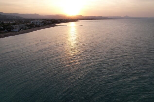 Imagen: Playa de Les Deveses, cerca de la desembucadora de El Molinell