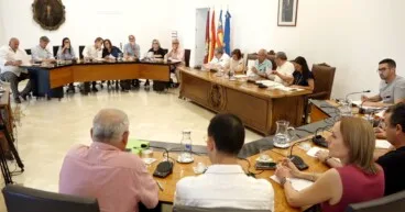 El pleno deja sobre la mesa la prórroga de varios parkings en Dénia: «¿Llevan cuatro años fuera de la legalidad?» 3 pleno de mayo en denia