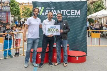 Jaume Sendra, Adolfo Vanaclocha y Miquel Ivars; donación de HCB Hospitales