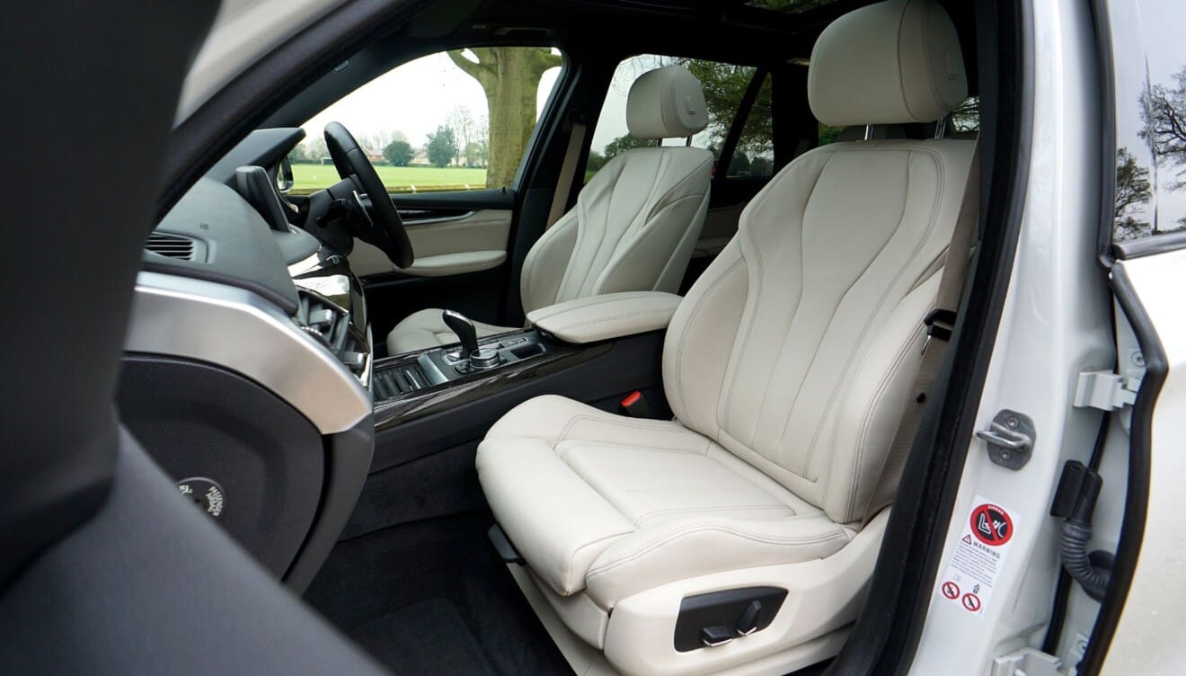 Que el sol no desgaste el interior de tu coche