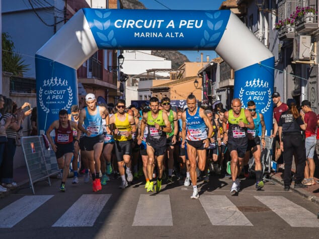 salida de corredores de la cursa popular a jesus pobre