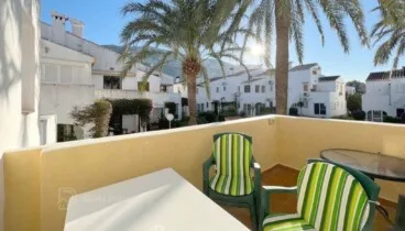 Terraza privada con vistas al entorno ajardinado