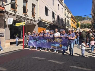 Representantes de distintos ayuntamientos encabezan el cercavila con el lema «Tenim Història, som Futur»