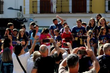 Los estudiantes protagonizaron diversas actuaciones musicales seguidas con entusiasmo por el público congregado
