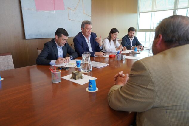La Generalitat trabaja en un plan especial para desbloquear la ronda de circunvalación de Dénia 1 El vicepresidente Vicente Martínez Mus durante la reunión con representantes del Ayuntamiento de Dénia.