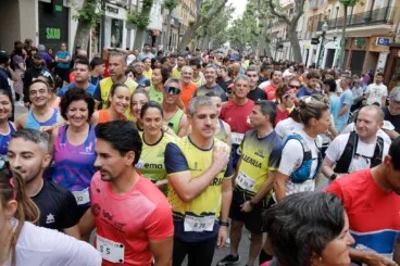 Cientos de participantes llenaron la calle Marqués de Campo de Dénia minutos antes del inicio