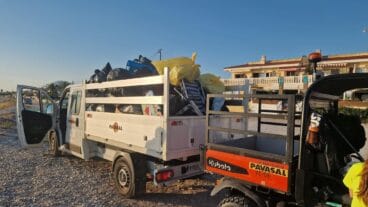 Camión con basura de la noche de San Juan en Dénia