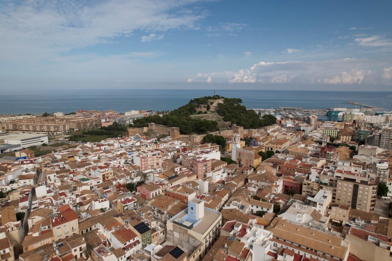 Casco urbano de Dénia desde el aire
