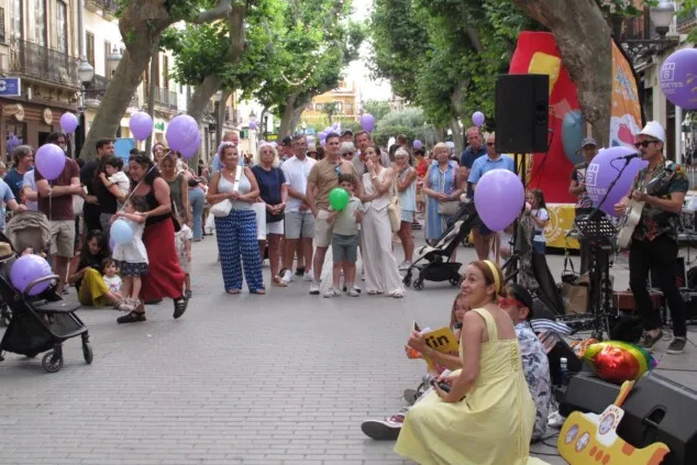 El Tendetes Fest desborda el centro de Dénia con música, talleres y miles de familias en la calle 15 celebracion del tendetes fest 2026 en el centro de denia 13