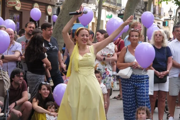 El Tendetes Fest desborda el centro de Dénia con música, talleres y miles de familias en la calle 16 celebracion del tendetes fest 2026 en el centro de denia 14