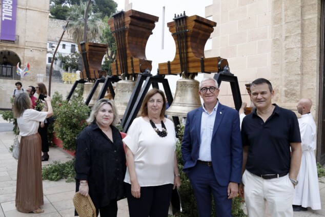 comienza el montaje en el campanario de la asuncion tras un fin de semana de expectacion en denia 13