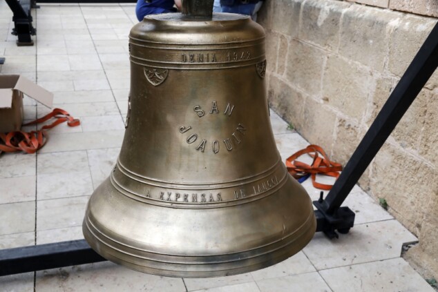 comienza el montaje en el campanario de la asuncion tras un fin de semana de expectacion en denia 2