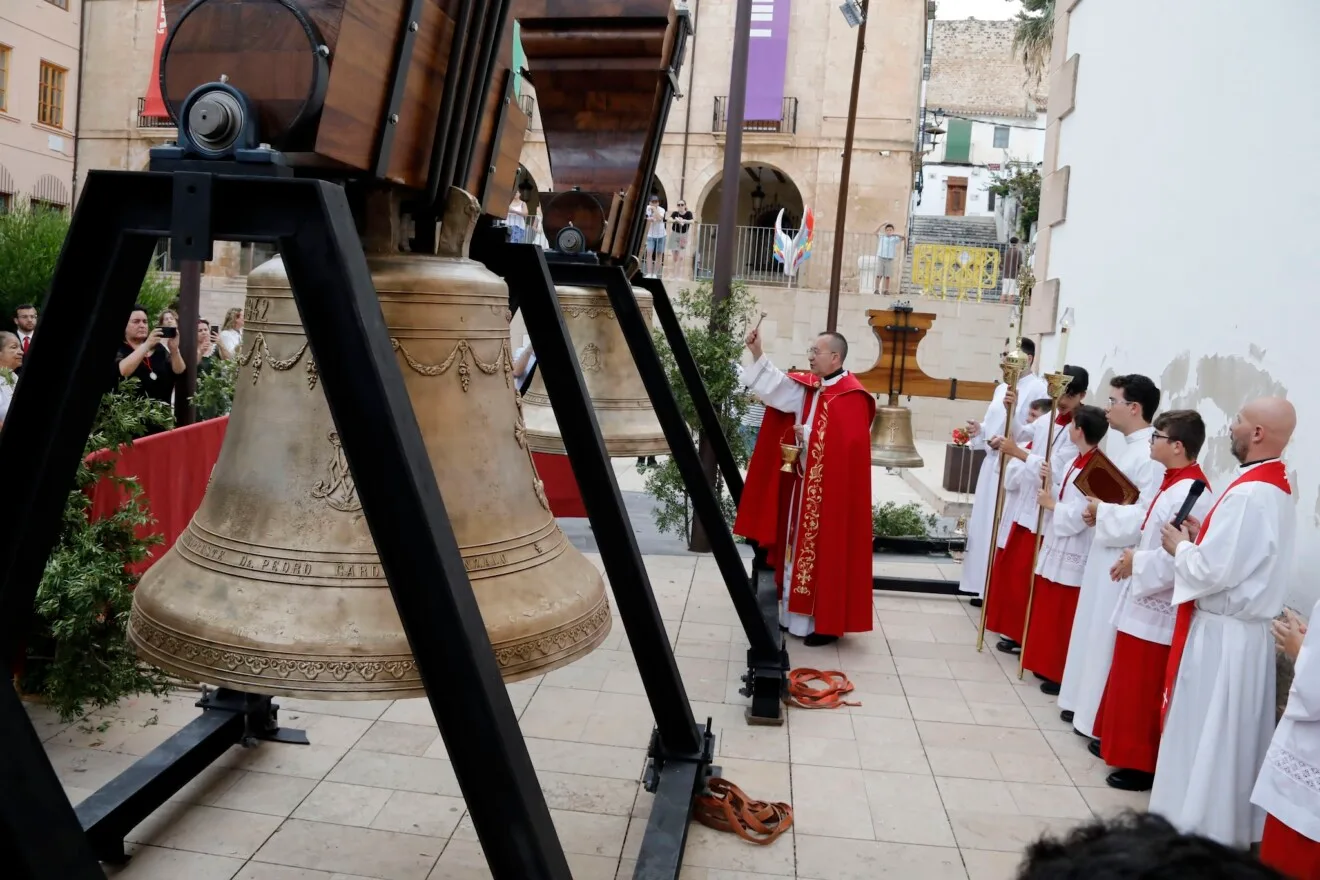 Comienza el montaje en el campanario de la Asunción tras un fin de semana de expectación en Dénia 27