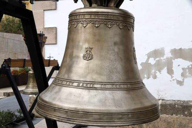 comienza el montaje en el campanario de la asuncion tras un fin de semana de expectacion en denia 3