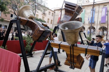 Comienza el montaje en el campanario de la Asunción tras un fin de semana de expectación en Dénia 36