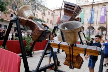 Comienza el montaje en el campanario de la Asunción tras un fin de semana de expectación en Dénia 36