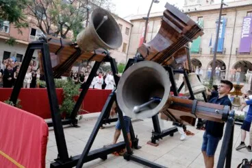 Comienza el montaje en el campanario de la Asunción tras un fin de semana de expectación en Dénia 37