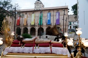 Comienza el montaje en el campanario de la Asunción tras un fin de semana de expectación en Dénia 51