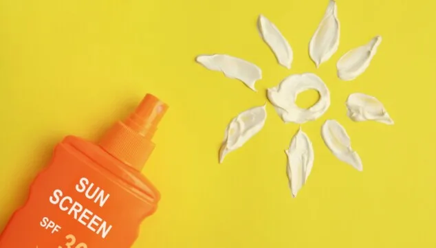 Los 7 pasos que recomiendan los expertos para conseguir una piel más sana y luminosa 18 Imagen: Crema solar, el escudo antienvejecimiento definitivo