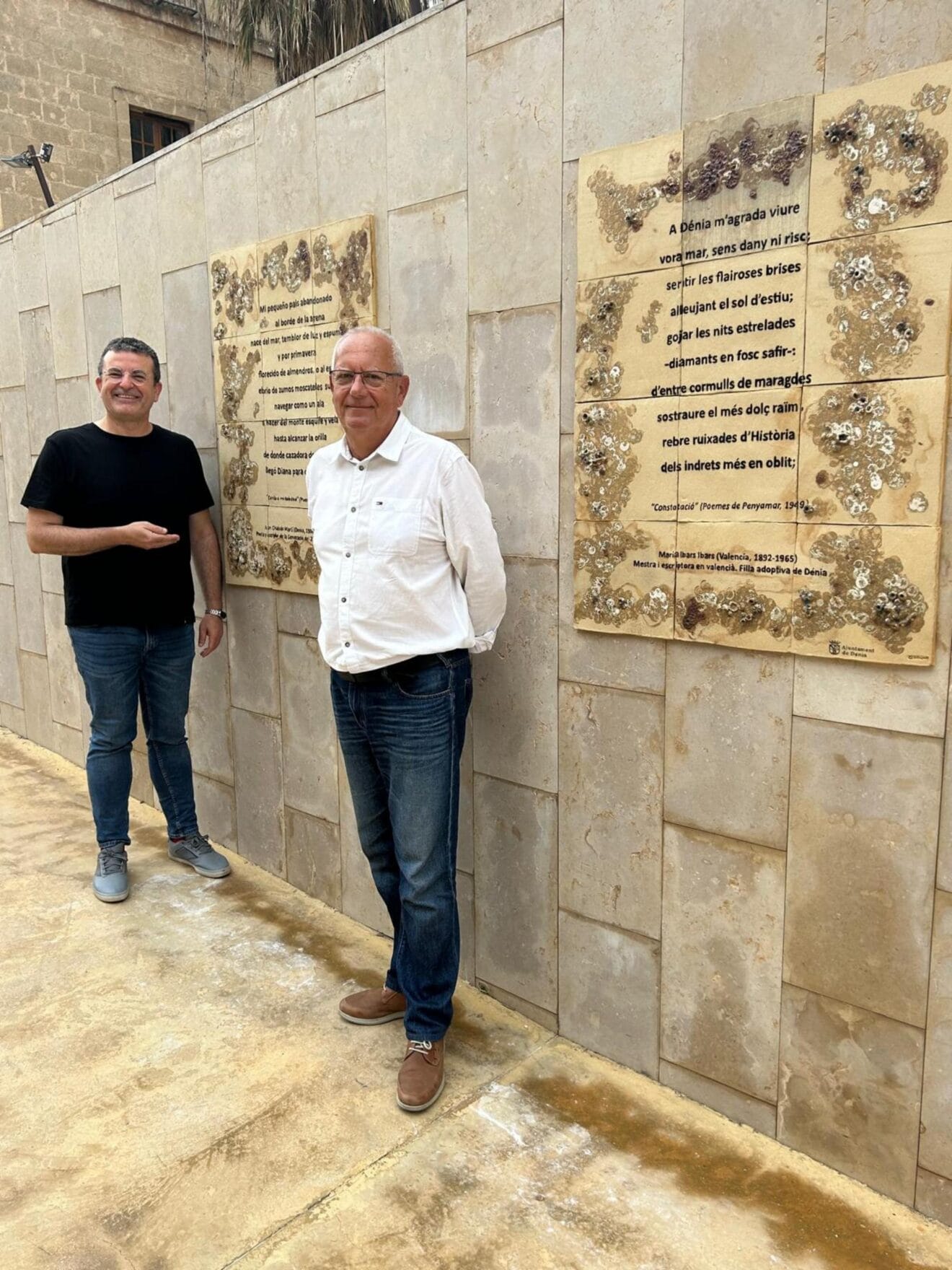 Paneles cerámicos de la Travesía de las Palabras en Dénia