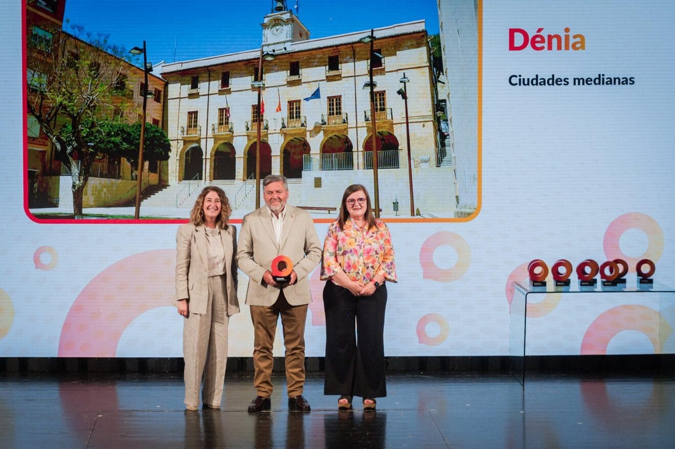 Entrega del distintivo 'Ciudad de la Ciencia y la Innovación' a Dénia
