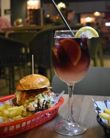 Disfruta con familía y amigos de un bocado italiano entre dos panes